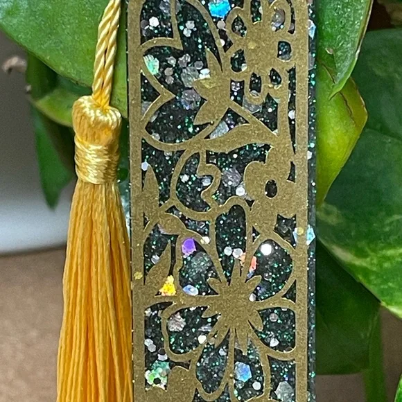 Bookmark Resin Vinyl design New - Picture 3 of 5